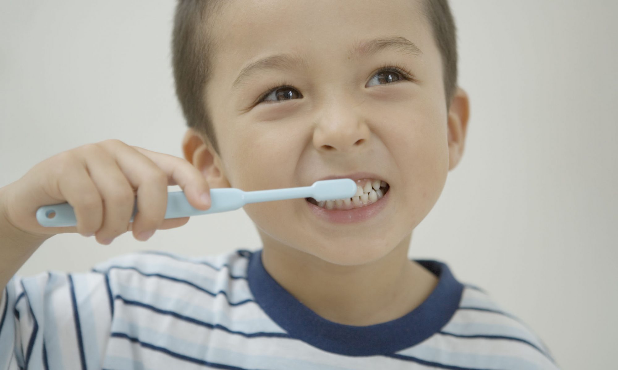 kid brushing teeth